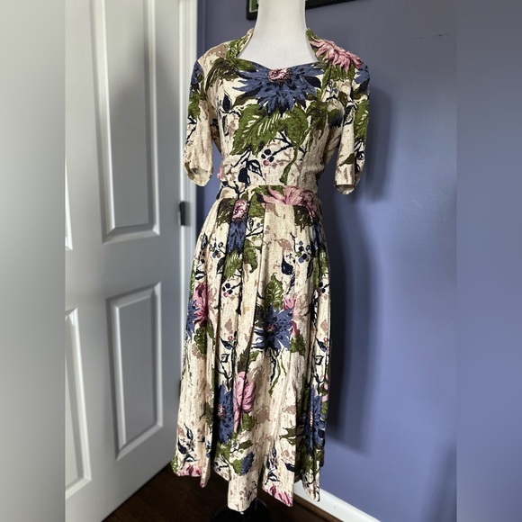 1940s- early 1950s floral peony barkcloth skirt and blouse set - Picture 13 of 15